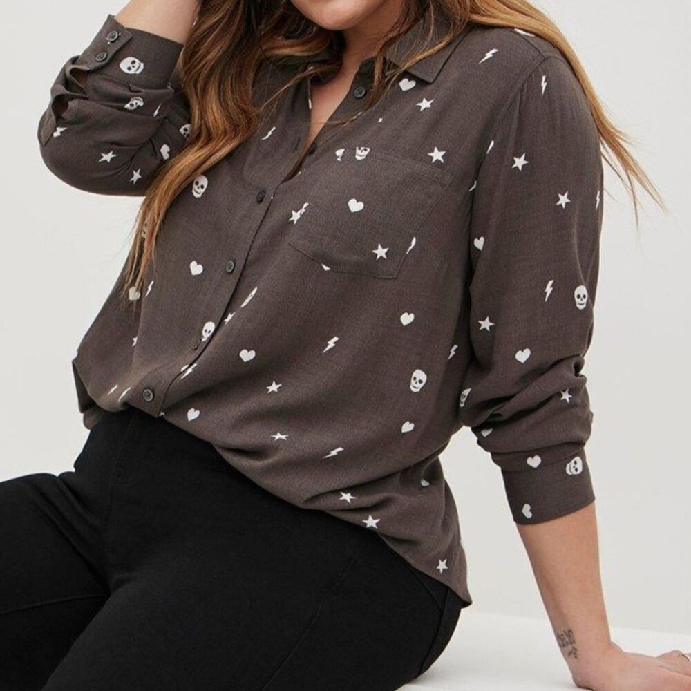 NWT Torrid 1X Skull Dark Grey Lizzie Rayon Crepe Button-Up Long Sleeve Shirt - Picture 2 of 7